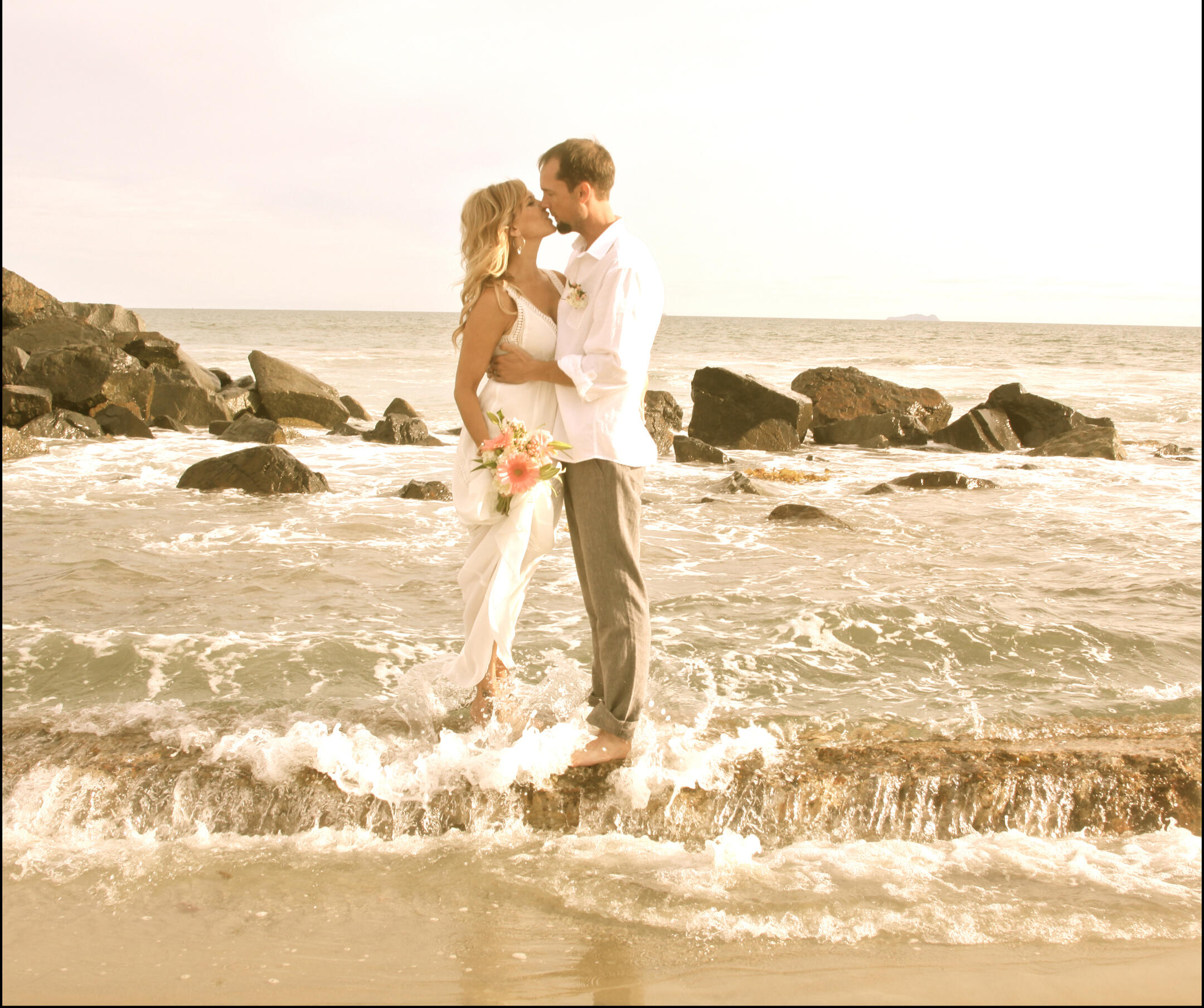 Free Coronado Beach wedding, San Diego Elopements Free San Diego Beach weddings. San Diego Officiant